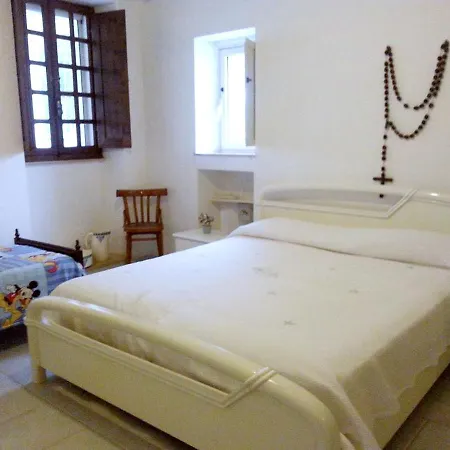 Сasa de vacaciones House With 2 Bedrooms In With Furnished Terrace Calasetta